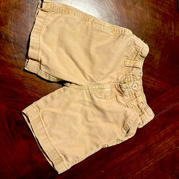 2T boys Khaki shorts - Picture 1 of 4